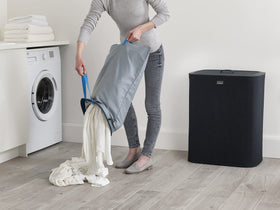 Joseph Joseph Tota removable tote bags with handles for easy carrying to the machine.