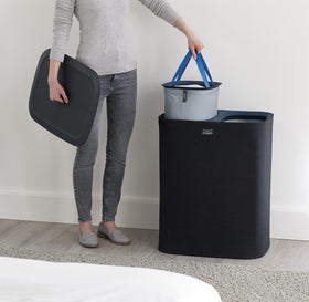 Joseph Joseph Tota helper handle on the bag base simplifies emptying after washing.