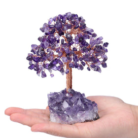 Jovivi polished crystal leaves on copper-wire branches add a modern touch