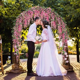 JUSTOYOU wisteria garland ideal for weddings and intimate indoor settings.