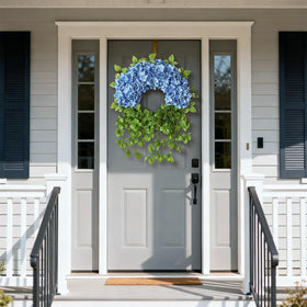 Juxdp outdoor-ready wreath resists sun and rain in real settings