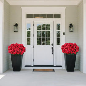 Juxdp 8-bundle arrangement enhances garden borders and pots.
