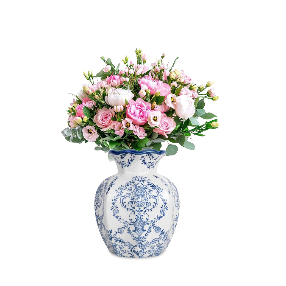 Juyuspesrk chinoiserie ceramic vase in blue and white with floral motif for elegant display.