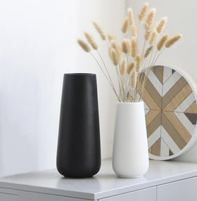 JUZAI dining table centerpiece vase for versatile casual or formal gatherings.