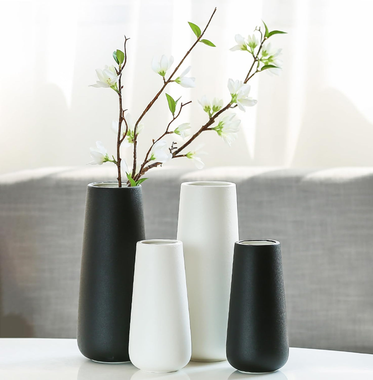 JUZAI mantel or shelf display vase with clean lines and contemporary appeal.