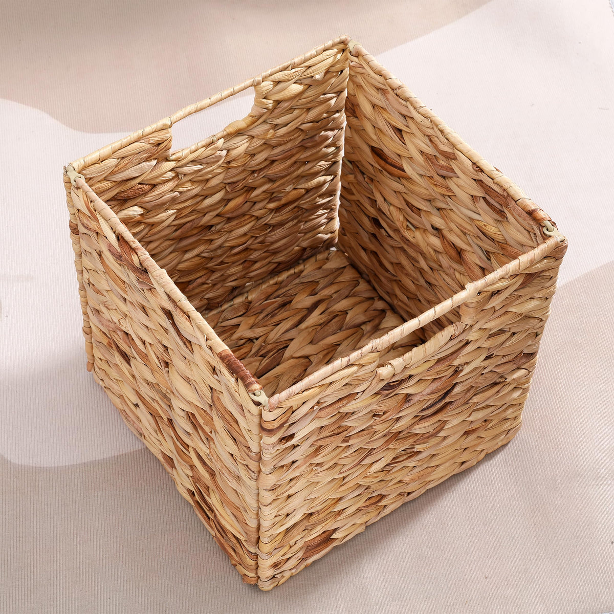 JYXIN natural water hyacinth texture adds rustic, organic style
