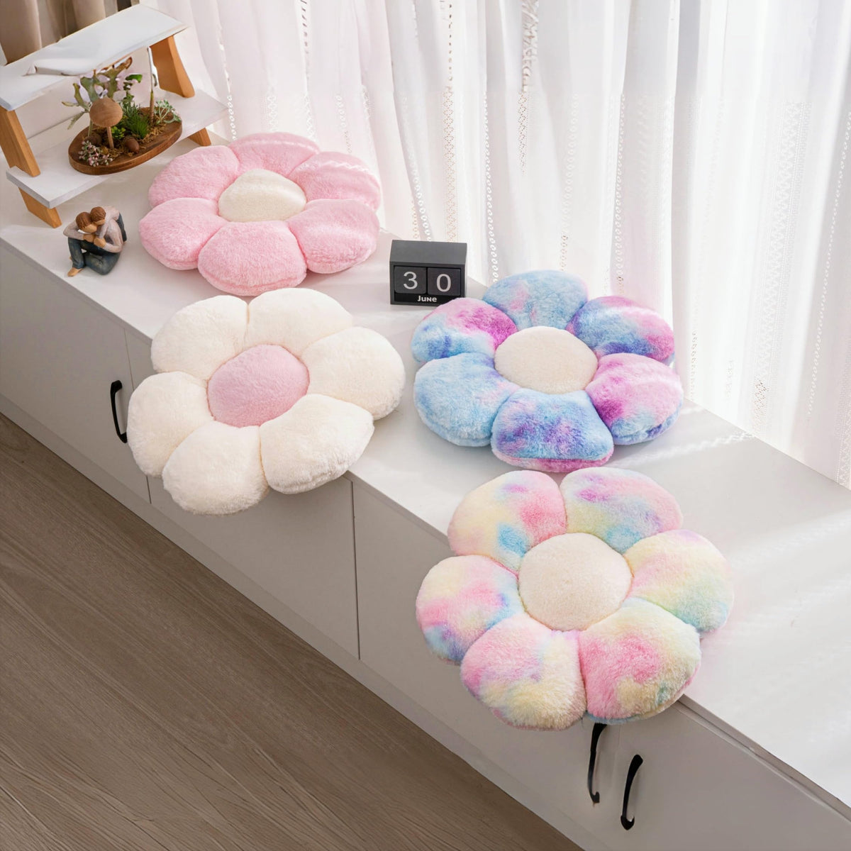 JZNEXD pink and white daisy pillow set enhances bed decor