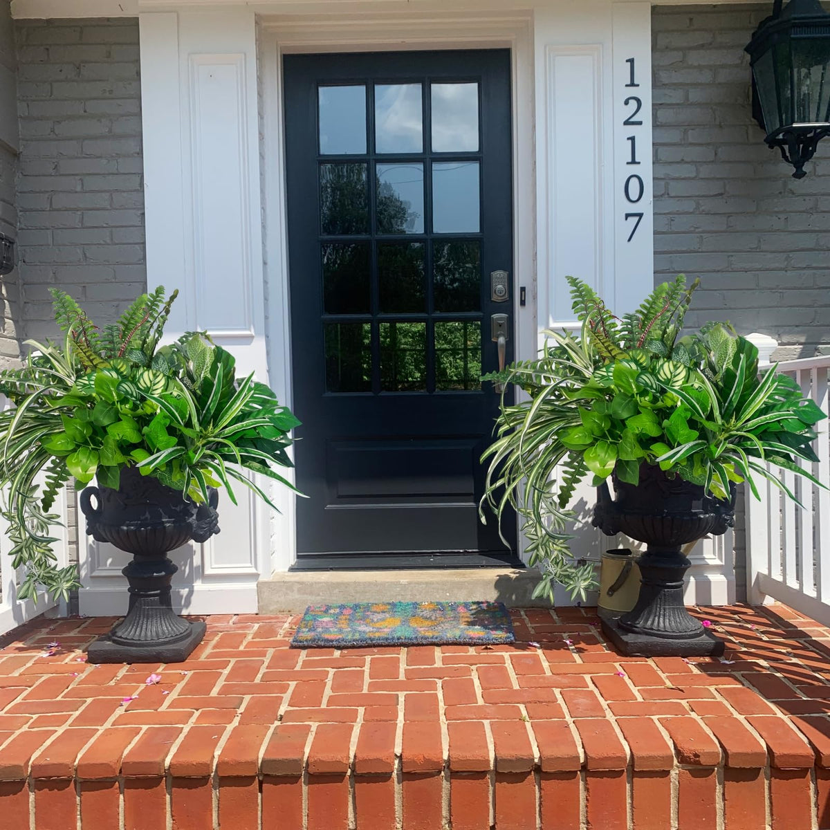 KAFDY artificial plants eight-bundle set enables versatile DIY decor.