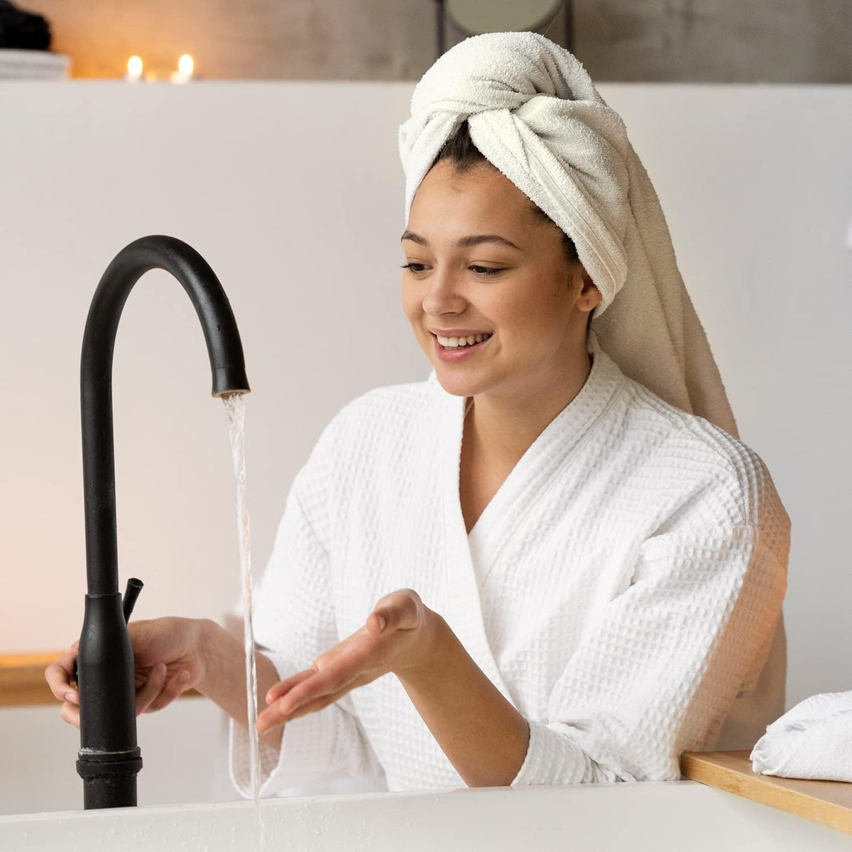 KAHAF COLLECTION quick-dry towels demonstrate rapid moisture wicking.