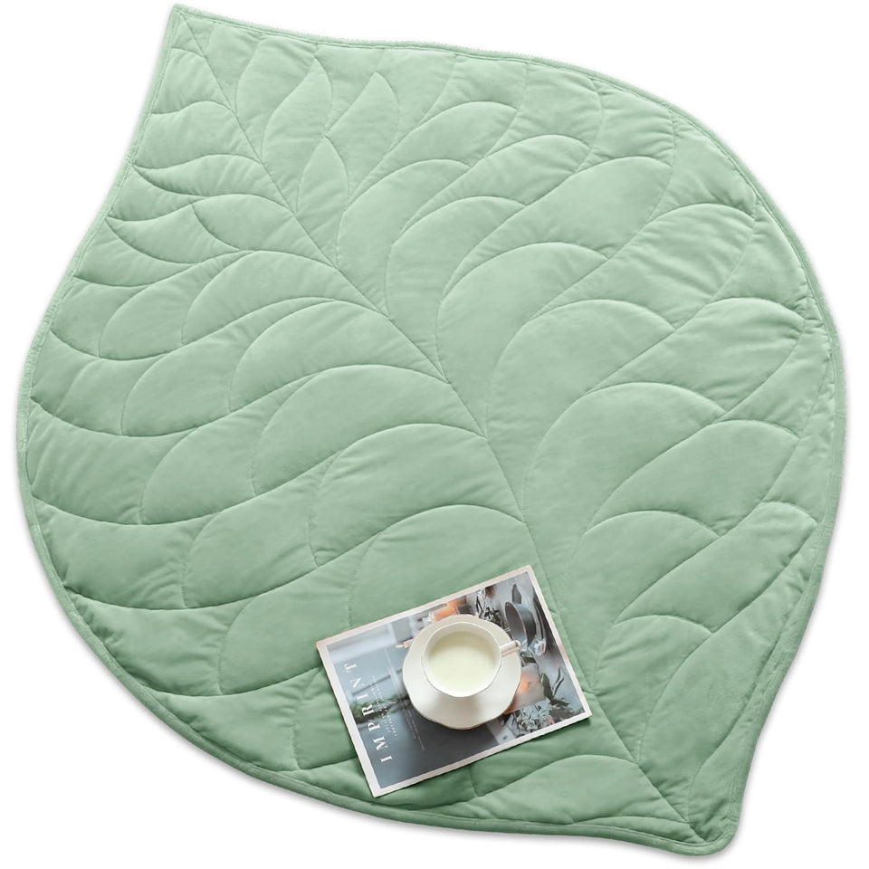 Kaisa weighted blanket with leaf-shaped design adding decorative elegance and warmth
