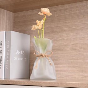 Kaitnax vase large capacity for fuller bouquet displays.