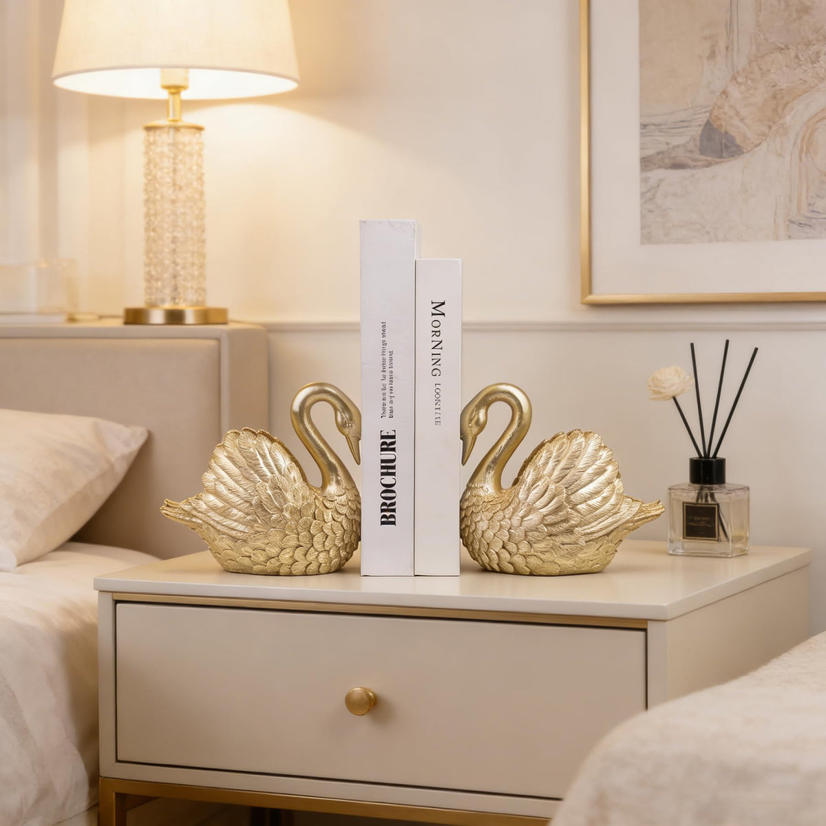 Kakizzy Swan desk decor blends charm with practical organization.