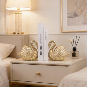 Kakizzy Swan desk decor blends charm with practical organization.