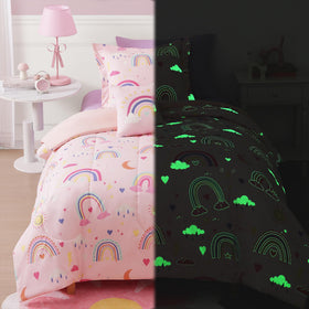 Kaleido Space bedroom display shows a bright twin bed setup.