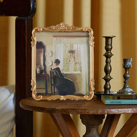 Kangce antique-style frame in bronze tones adds vintage warmth to rooms.