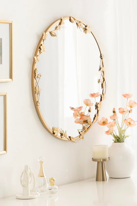 Kate and Laurel Rosella showcases circular form for versatile placement.