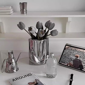 Katoonx durable ceramic construction supports long-term display