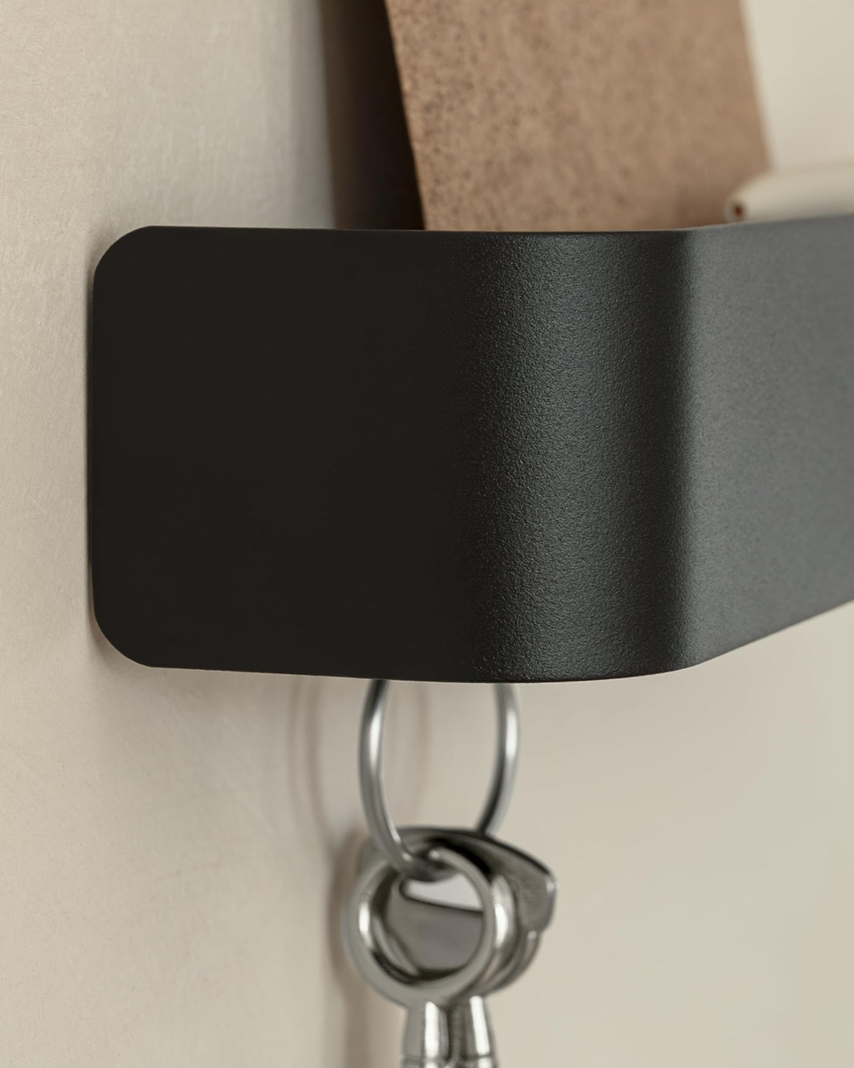 Kazai Tone German design silhouette conveys refined, quiet elegance.