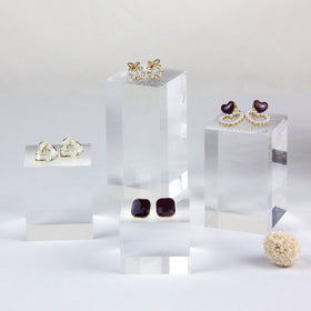 KCGANI clear cube cosmetics display elevates small items with modern elegance.