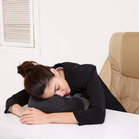 Keemall ergonomic humps cradle the head to promote stable resting during travel.