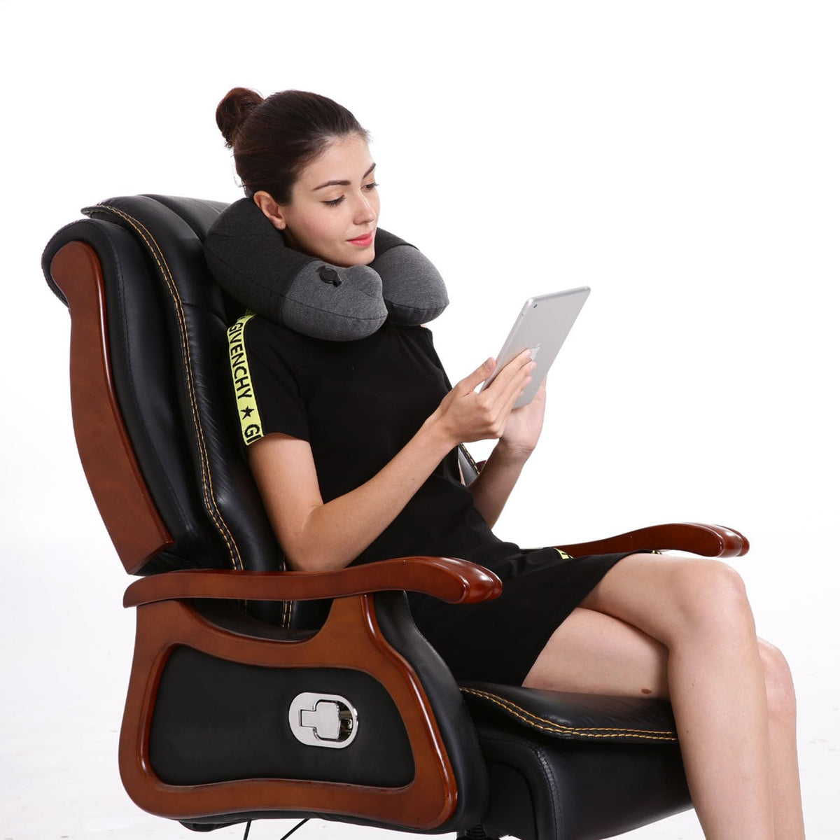 Keemall travel neck pillow push-button valve enables quick inflation and deflation.