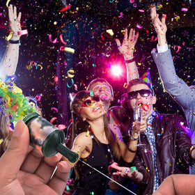 Kekafu confetti poppers brighten Christmas gatherings with festive colors.