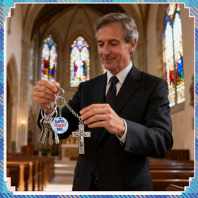 Kenning keychain on bags and keys for daily organization
