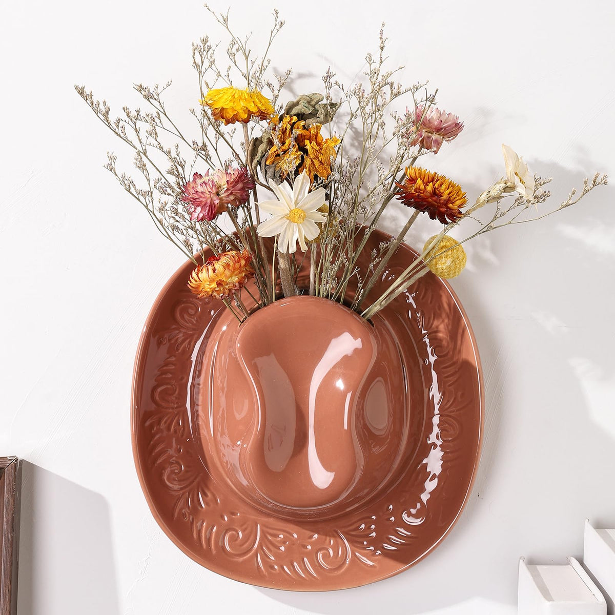 KGCCIZI cowboy hat wall planter in brown, perfect for hanging indoor plant decor.