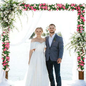 KHOYIME outdoor floral garland for arches delivers fairy-tale atmosphere for events.