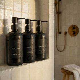 KIBAGA shampoo dispenser 21oz black pump with labels keeps shower organized