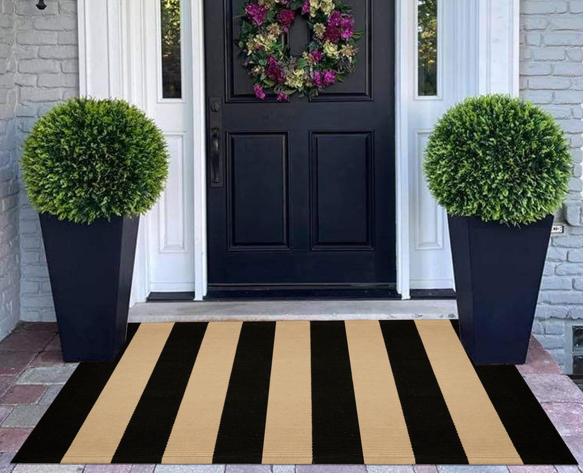 KIhipIoe farmhouse decor for front door adds seasonal charm.