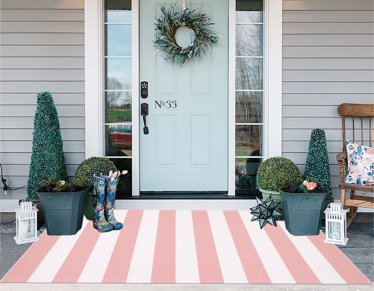 KIhipIoe farmhouse outdoor rug helps outdoor decor feel cohesive and inviting.