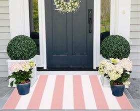 KIhipIoe striped rug complements modern, Nordic, or retro interiors.