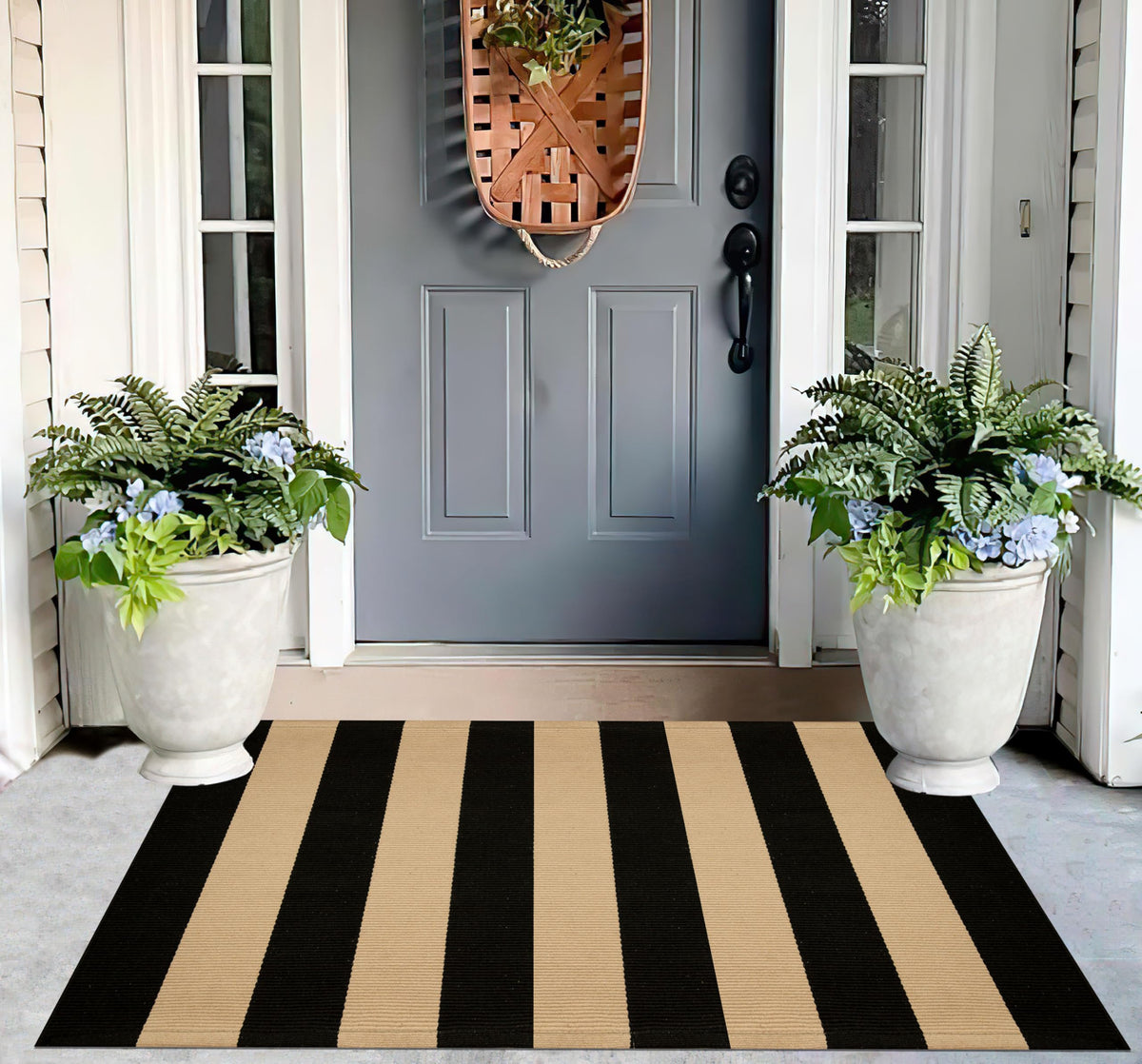 KIhipIoe striped pattern blends with modern Nordic or retro interiors.