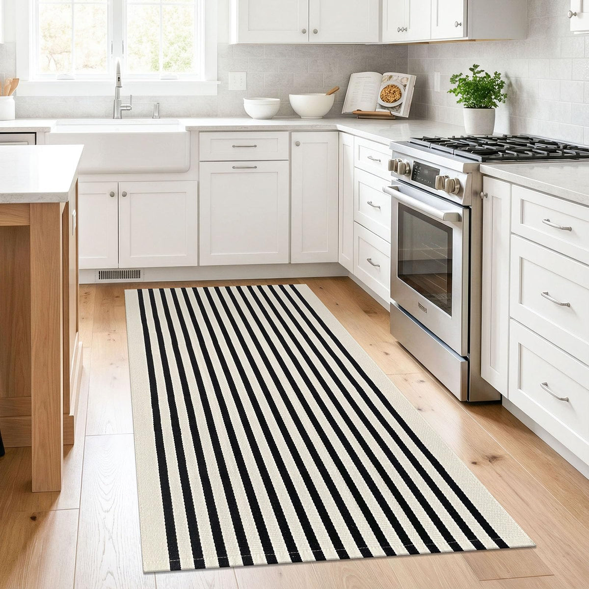 KILOCOCO 3x5 rug is easy to vacuum, shake, or machine wash on delicate.