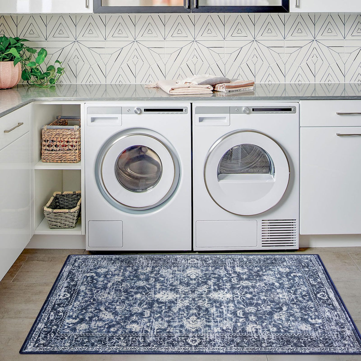 KILOCOCO durable polyester rug balances softness with long-lasting color.