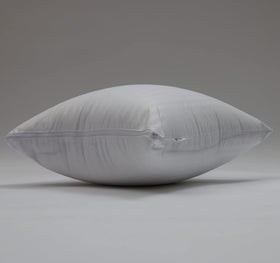 Kingnex 360 degree zipper closure provides full protection for pillows
