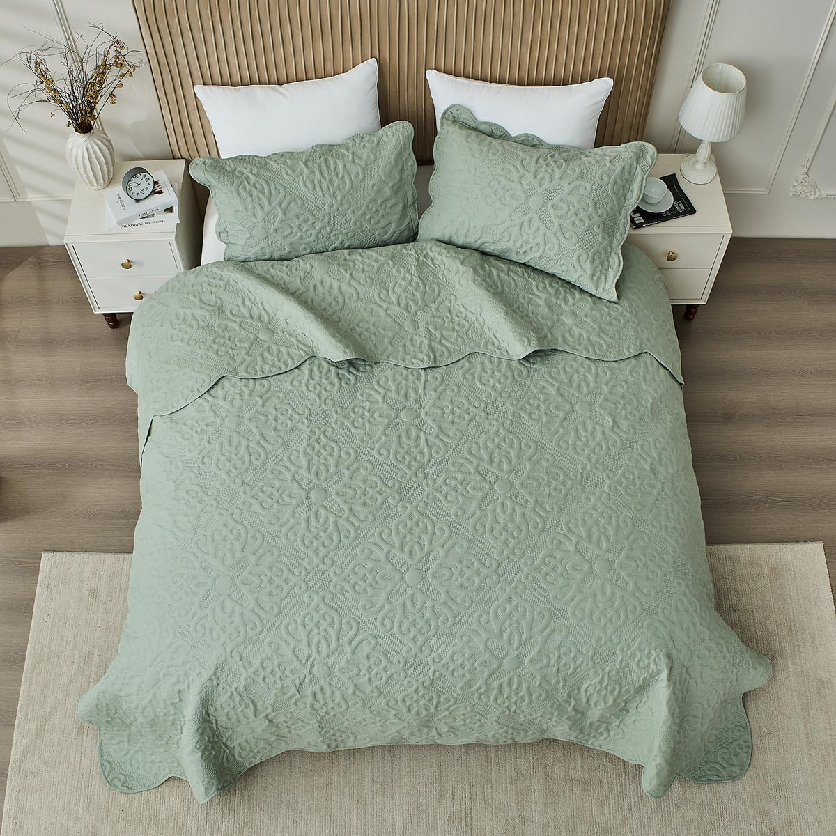 Kingnex all-season lightweight bedspread suitable as quilt, blanket, or coverlet.