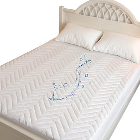 Kingnex bunk protector with elastic skirt stays securely in place