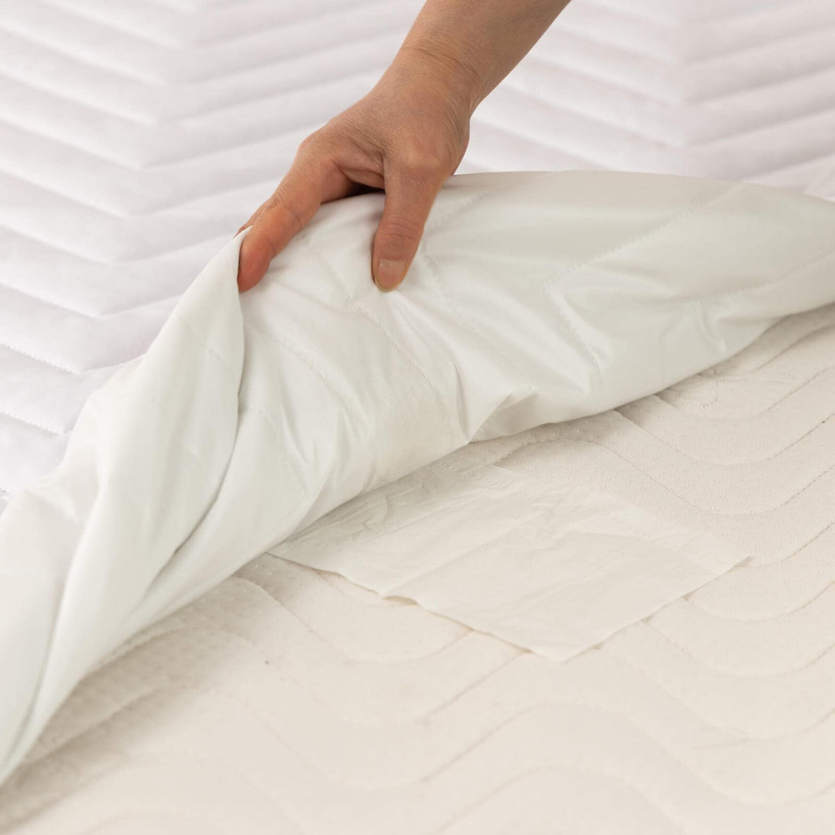 Kingnex fitted-sheet style cover for easy on and off
