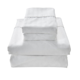 Kingnex microfiber close-up shows plush texture and durable weave for lasting softness.