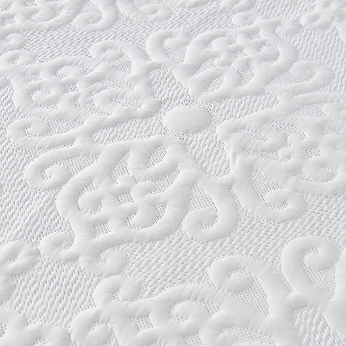 Kingnex bedspread set includes two 20x30 pillow shams for a complete look.