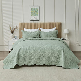Kingnex reversible coverlet with same pattern on both sides for versatile styling.