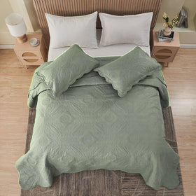 Kingnex sage color bedspread for calming bedroom styling