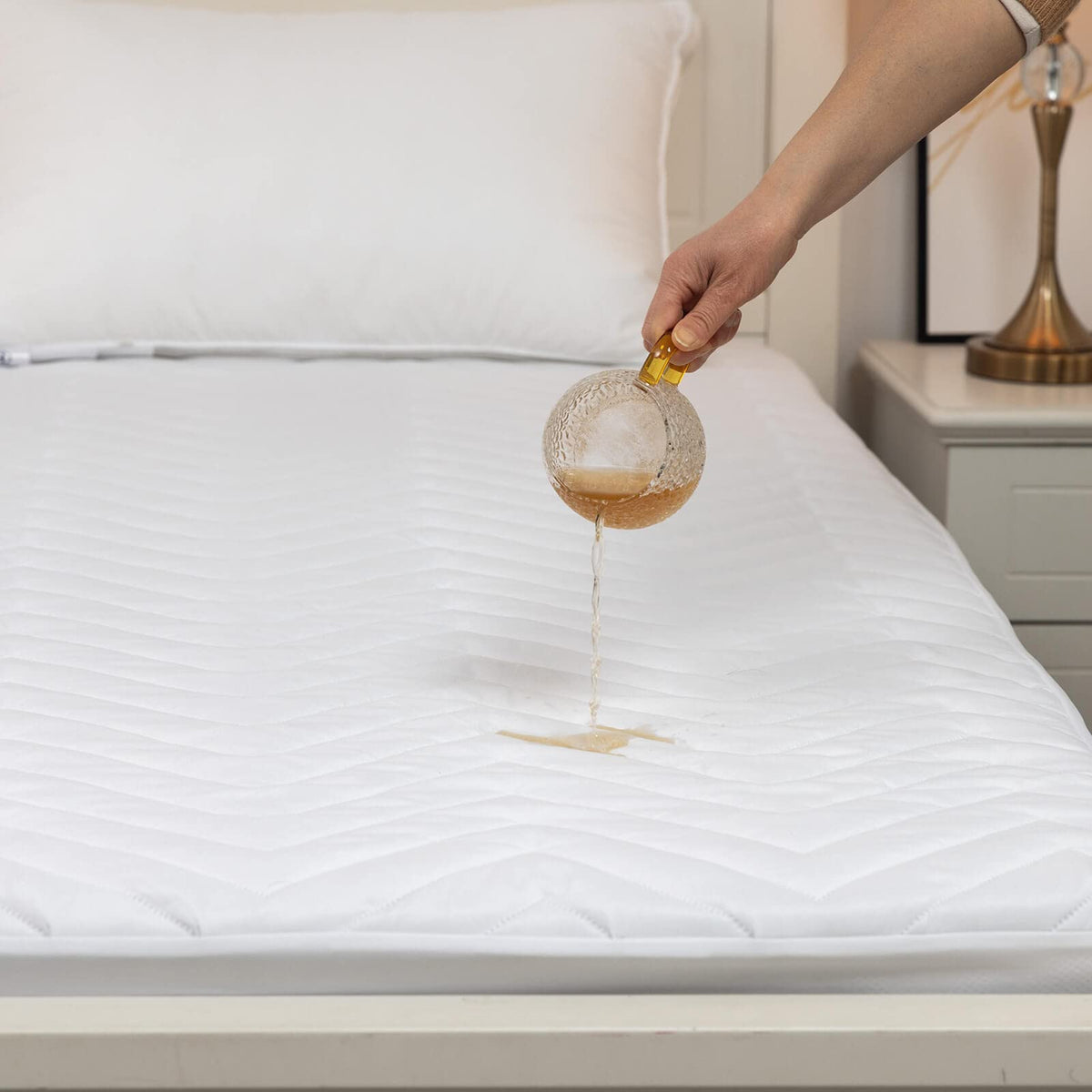 Kingnex soft brushed polyester top layer feels gentle to skin
