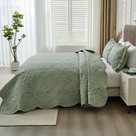 Kingnex ultrasonic quilted coverlet with smooth surface and durable construction.