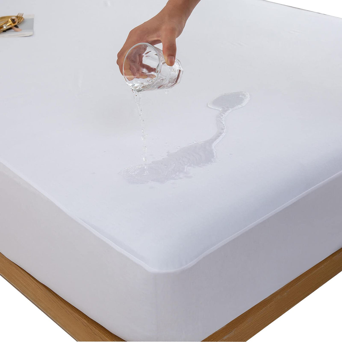 Kingnex waterproof RV King mattress protector keeps bed dry and protected