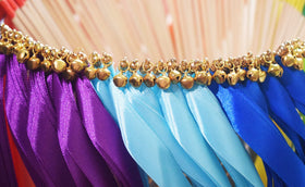 Kingsnow wooden stick handles ensure a secure grip during lively celebrations.