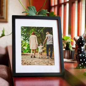 KINLINK acrylic front clarity preserves photos while reducing glare
