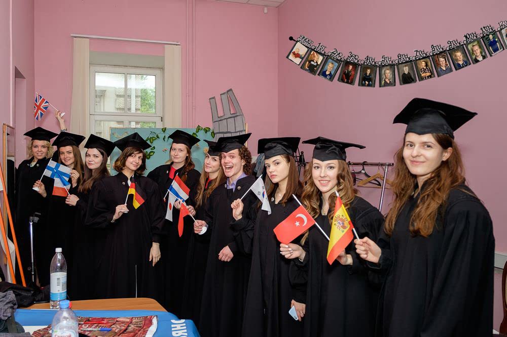 Kinylakor graduation banner thick cardstock quality for elegant decor